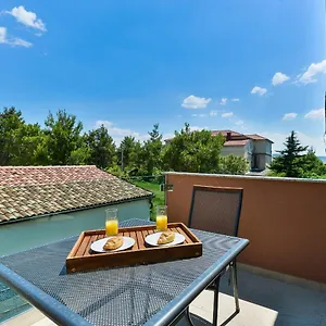 Vila Cascada With Private Jacuzzi And Private Parking, Starigrad Paklenica